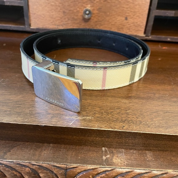 Very Good. Minor scratches at hardware; light discoloration at hardware. - Picture 2 of 6